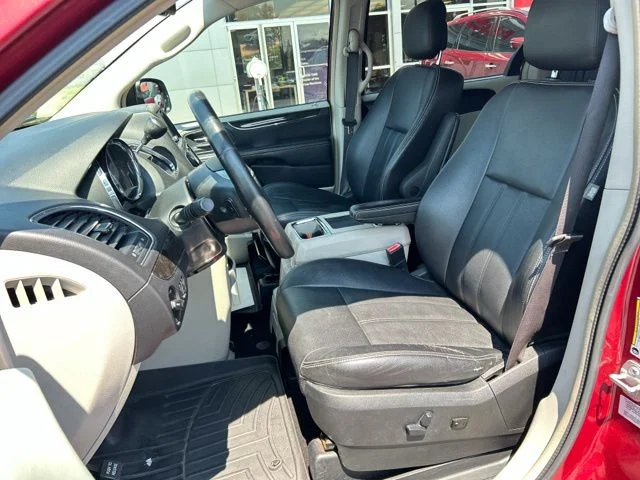 Used 2015 Red Chrysler Touring image 32