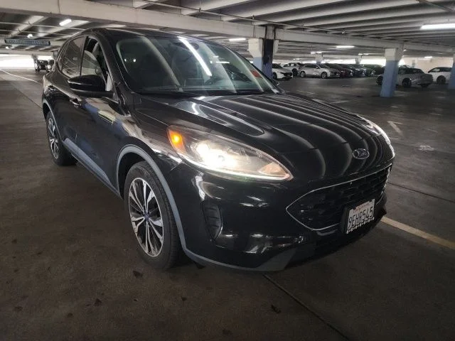 Used 2022 Black Ford SE image 1