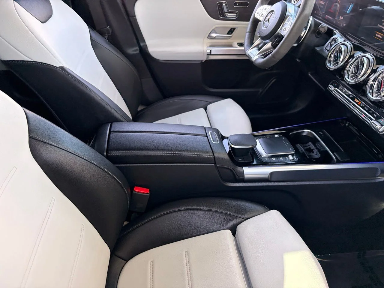 Used 2022 Night Black Mercedes-Benz GLB 35 AMGÂ® image 11