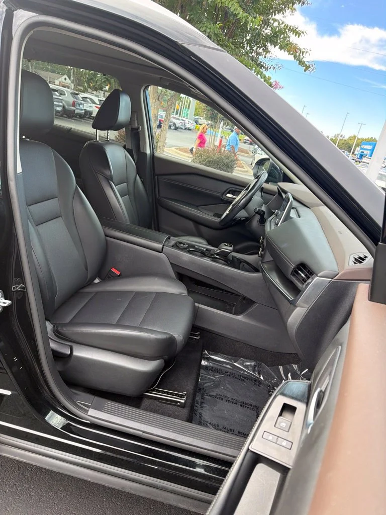 Used 2023 Black Nissan SV image 4