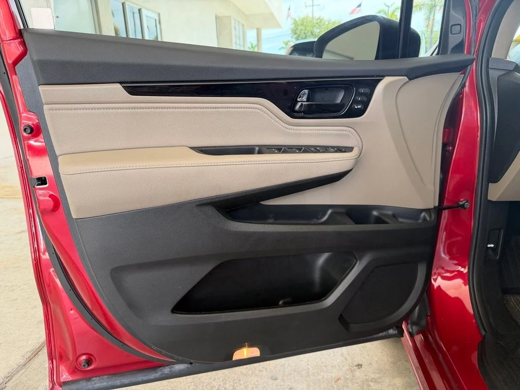 Used 2023 Red Honda Touring image 39