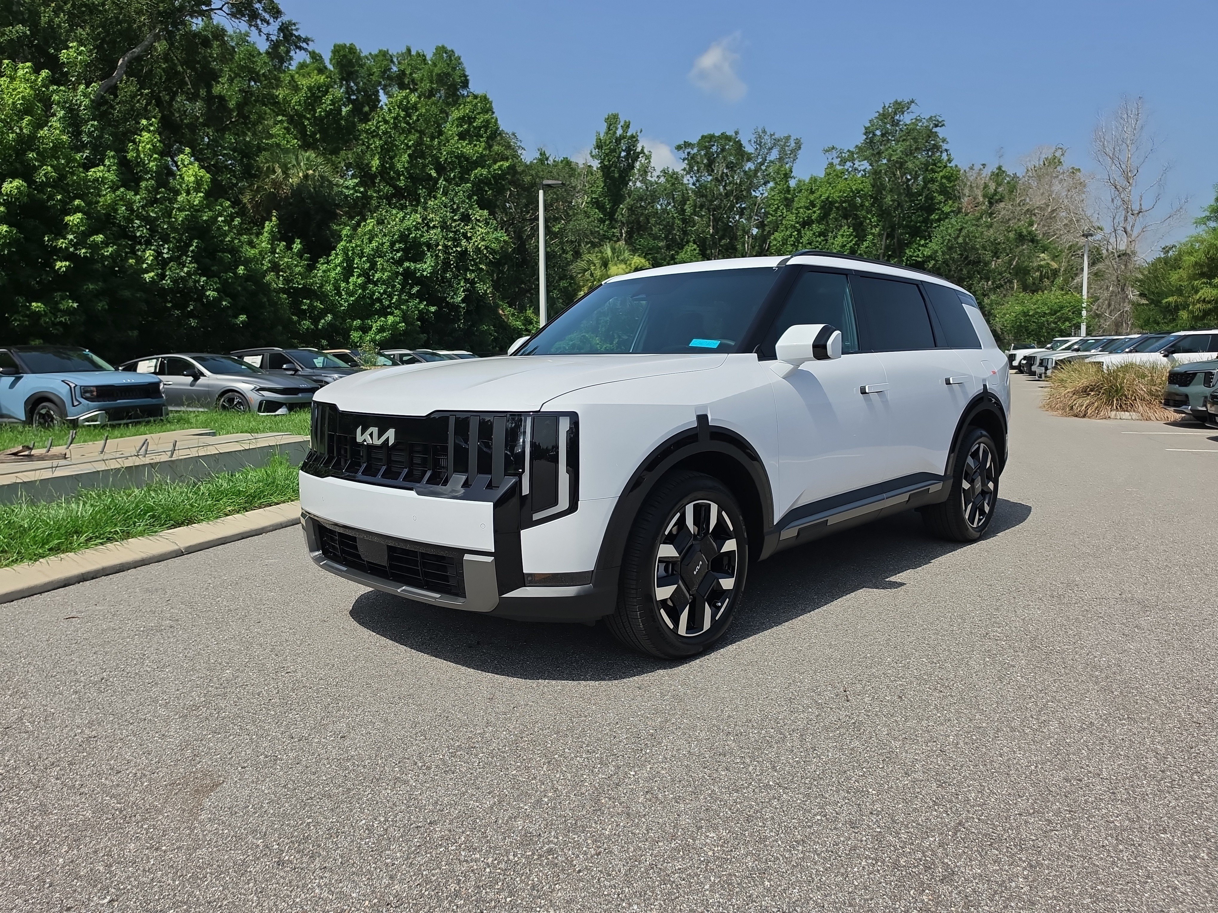 New 2027 Glacial White Pearl Kia S image 4