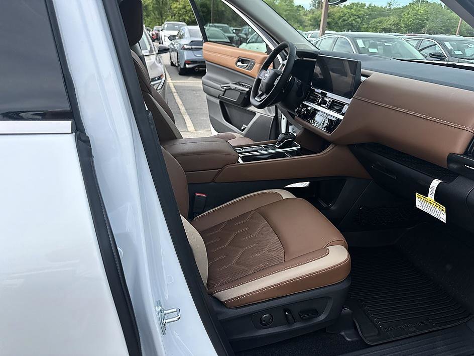 Certified Used 2026 Everest White Pearl Tricoat Nissan Platinum image 17