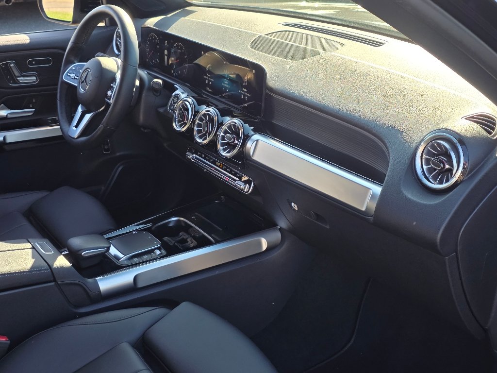 Used 2023 Black Mercedes-Benz GLB 250 image 21