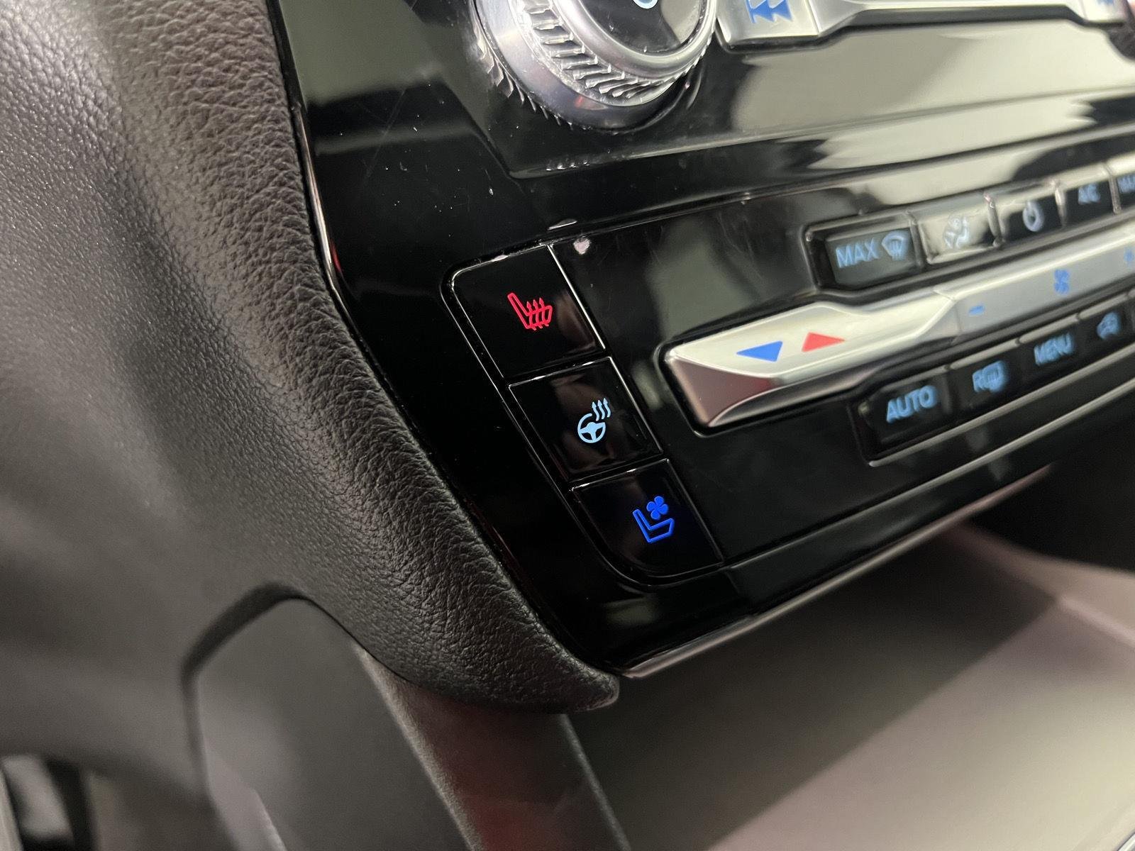Used 2022 White Metallic Ford Limited image 24