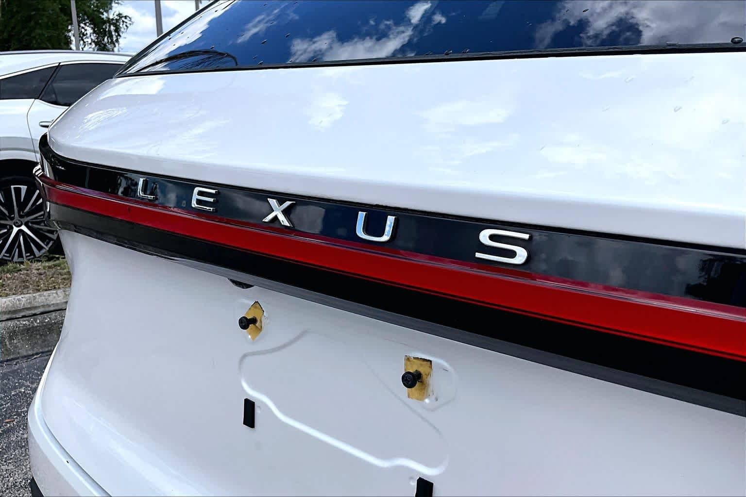 Used 2024 Eminent White Pearl Lexus Premium Plus image 31