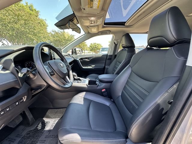 Used 2022 Silver Toyota XLE Premium image 28