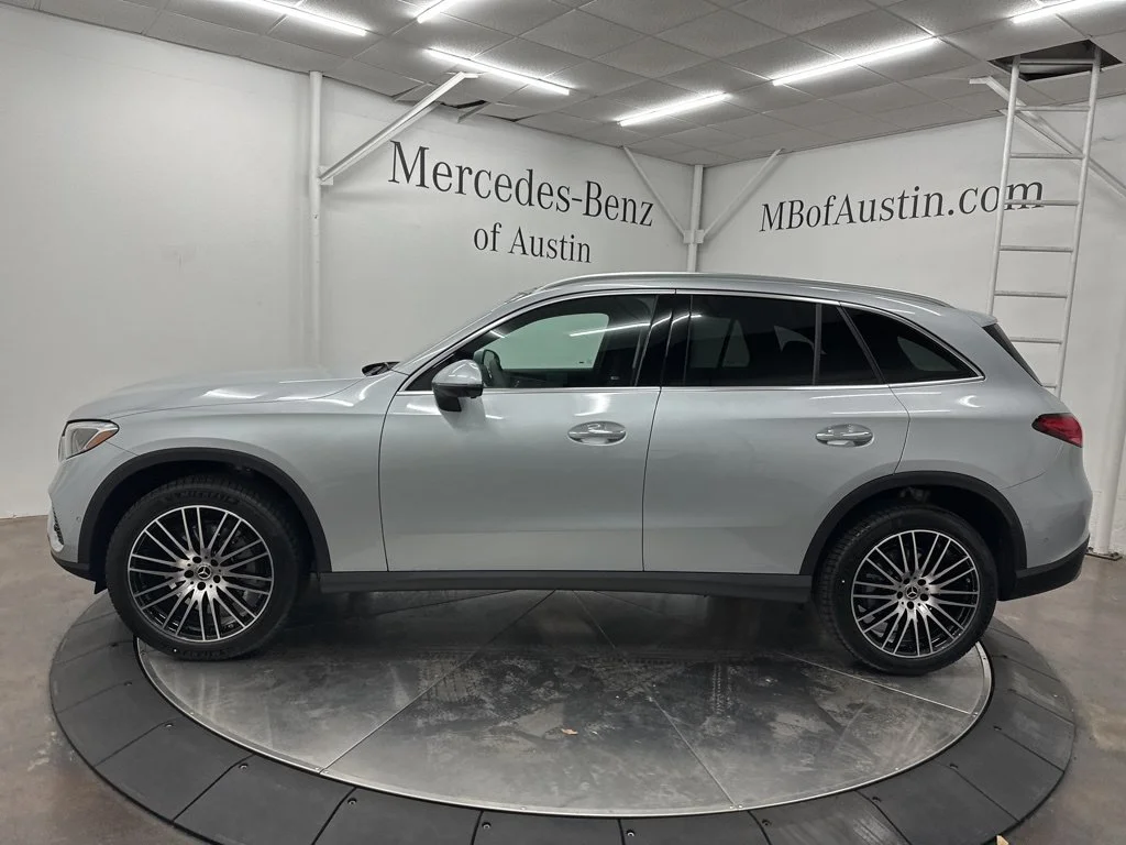 Used 2026 Silver Mercedes-Benz GLC 300 image 4