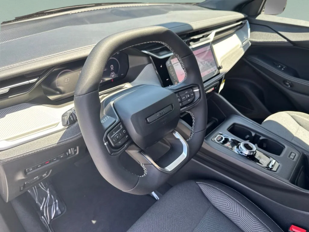 New 2026 Bright White Clearcoat Jeep Laredo image 19