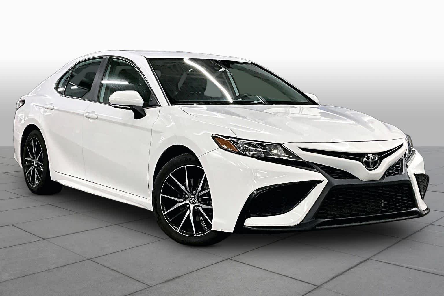 Used 2024 Ice Cap Toyota SE image 3