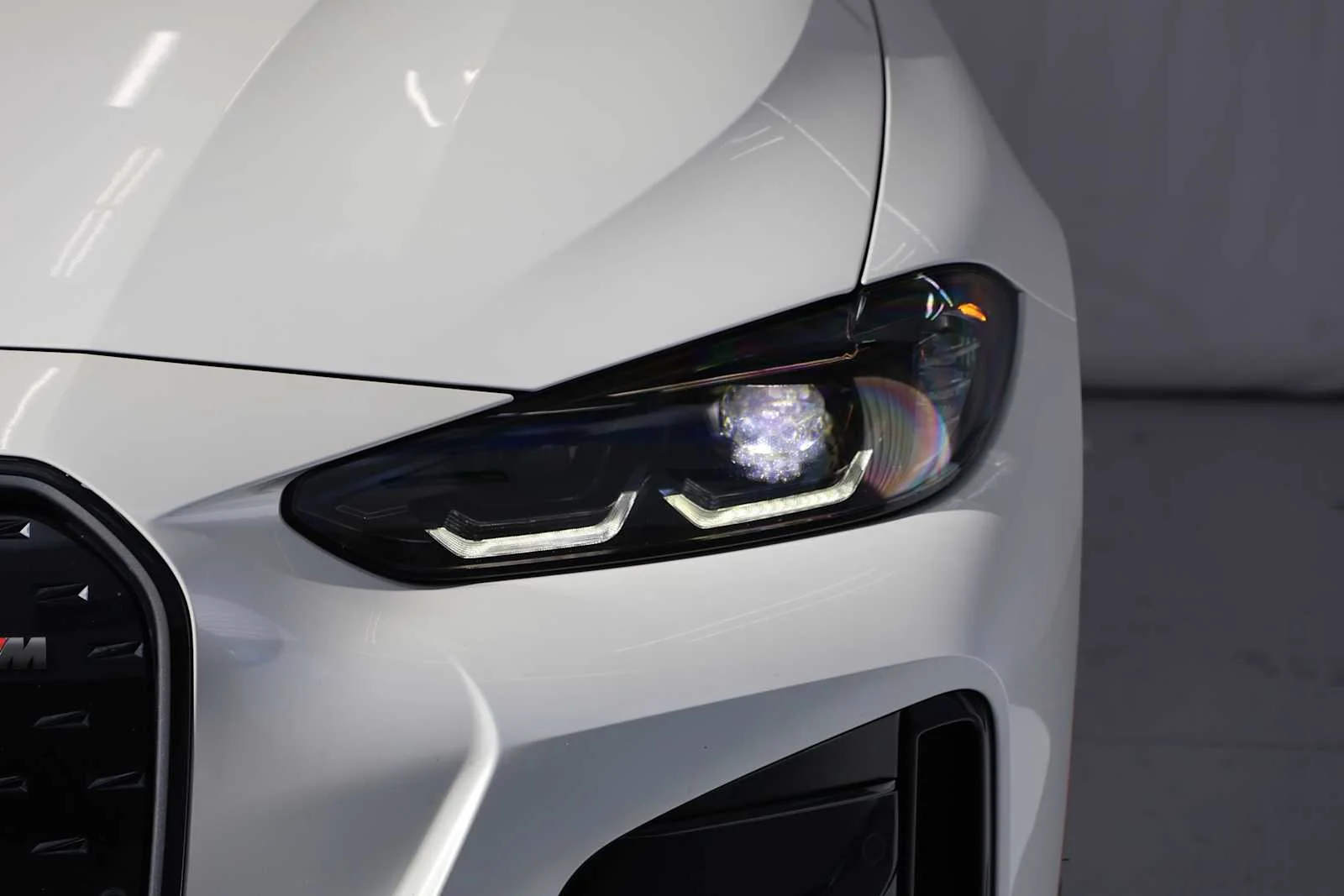 Certified Used 2024 Mineral White Metallic BMW M50 image 4