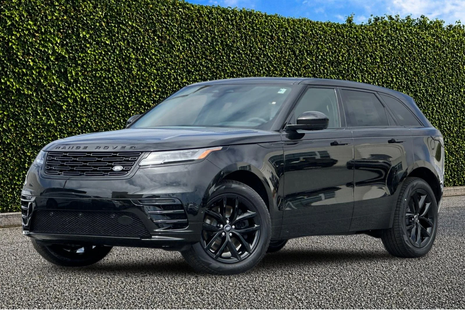 2026 Land Rover Range Rover Velar P250 Dynamic SE's photo