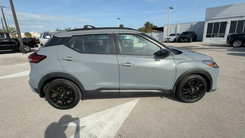 Used 2021 Gray Nissan SR image 9