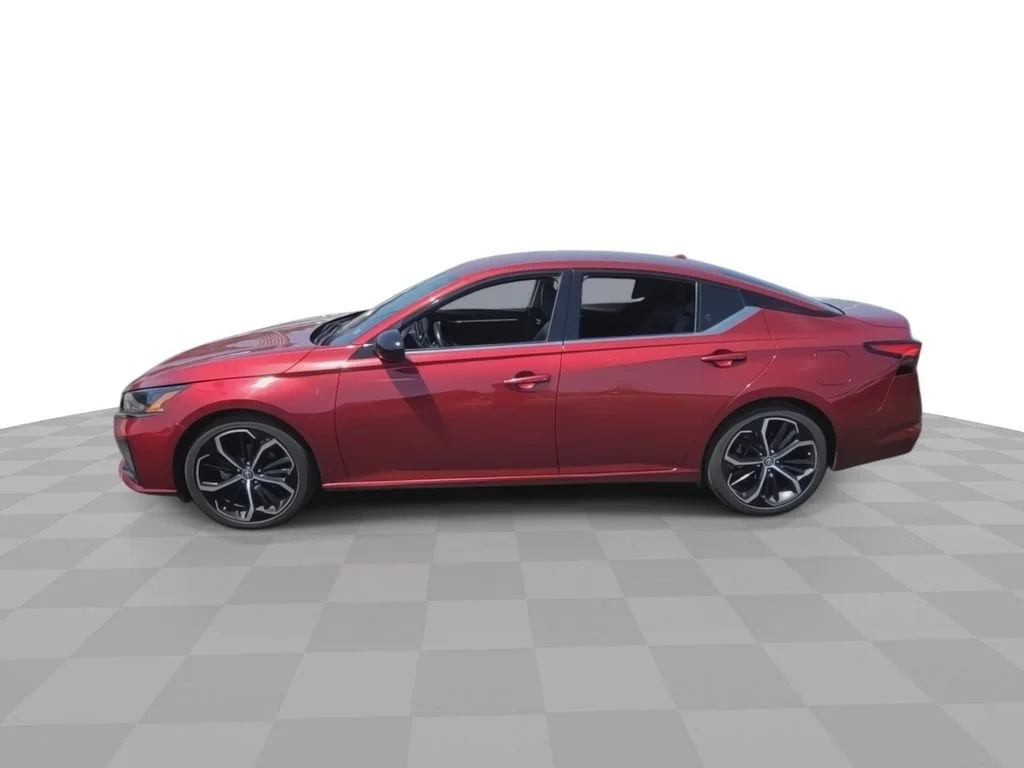 Used 2023 Red Nissan SR FWD image 5