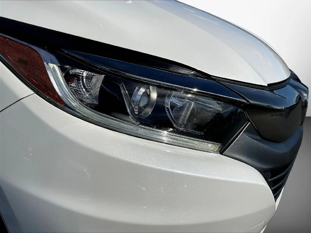 Used 2021 Platinum White Pearl Honda EX image 31