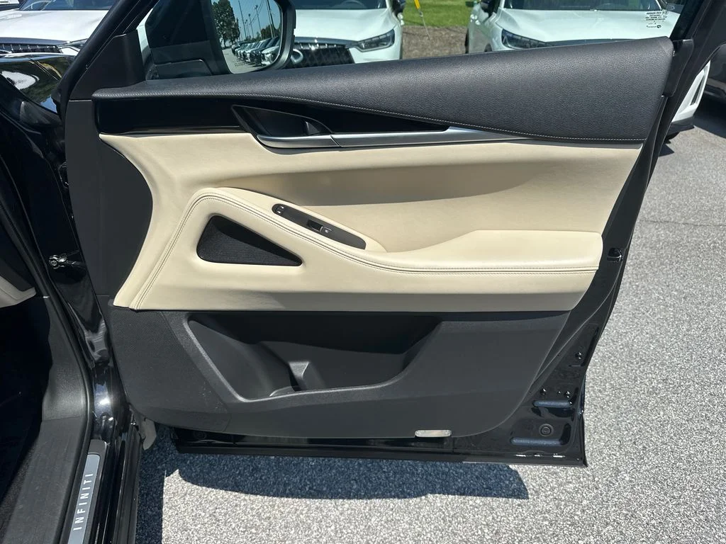 Used 2024 Black INFINITI PURE image 12