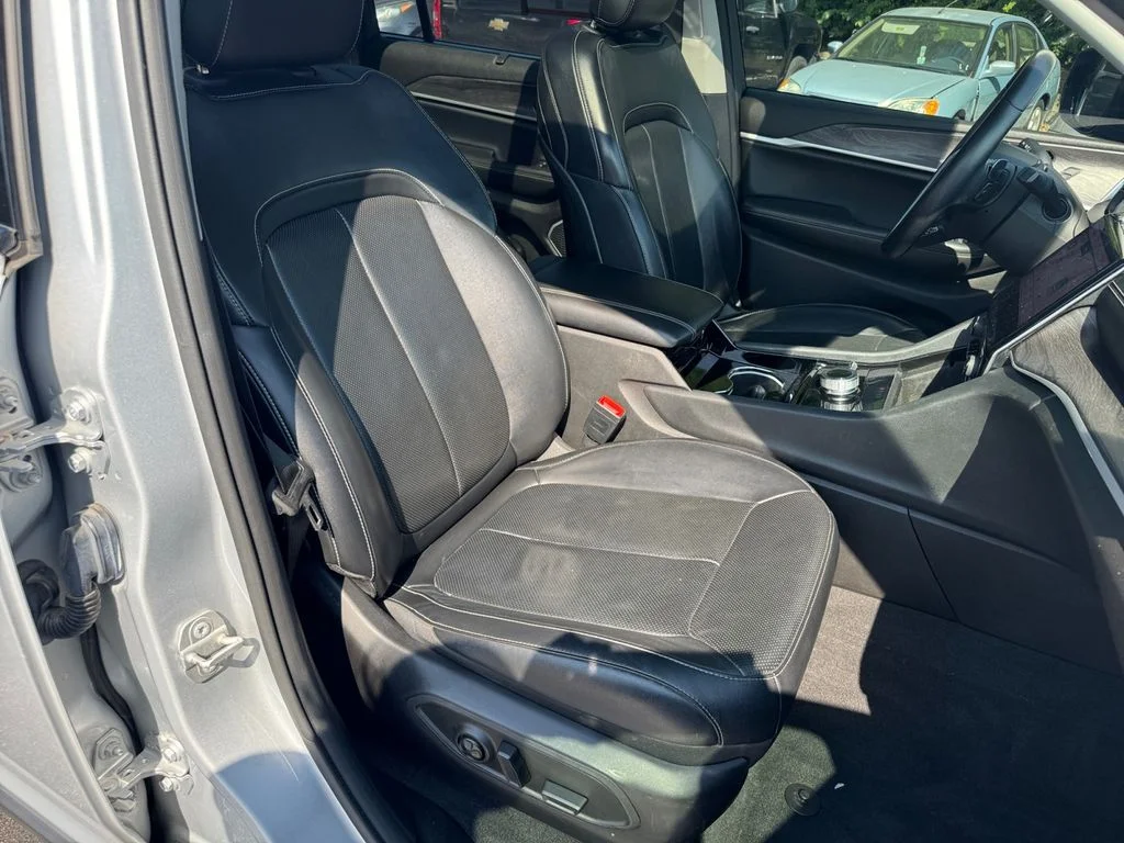 Used 2021 Silver Zynith Jeep Limited image 18