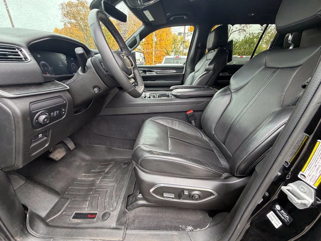 Used 2022 Diamond Black Cry Jeep Series I image 11