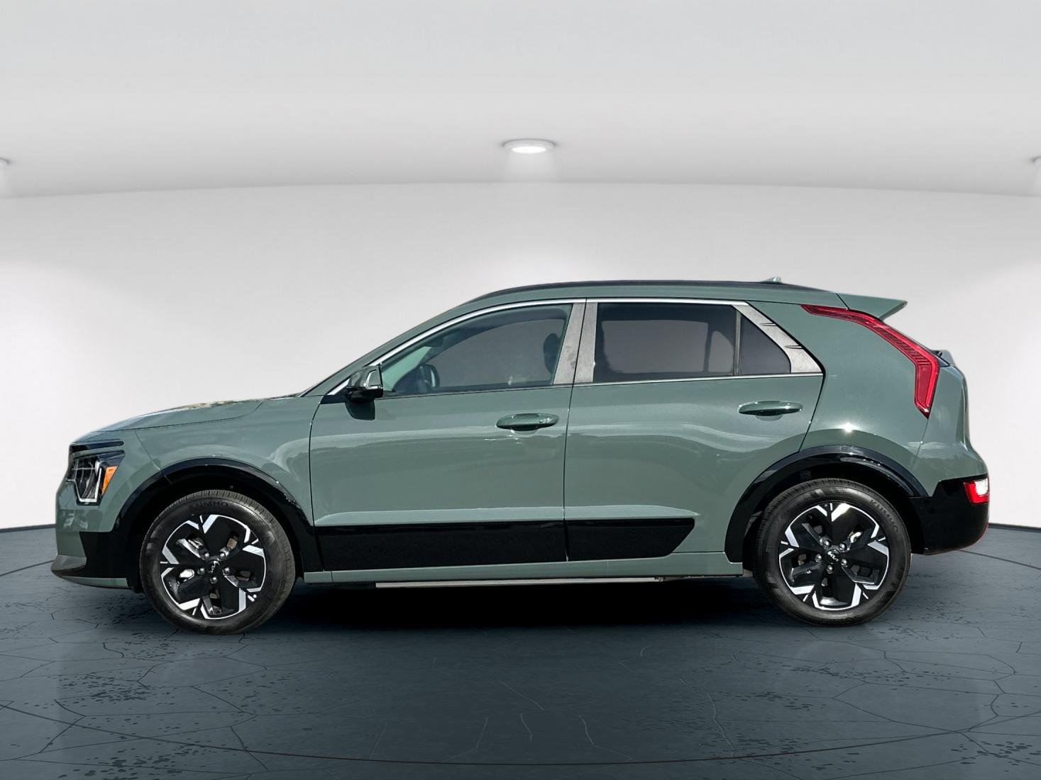 Used 2025 Green Kia Wind 4D Sport Utility image 3