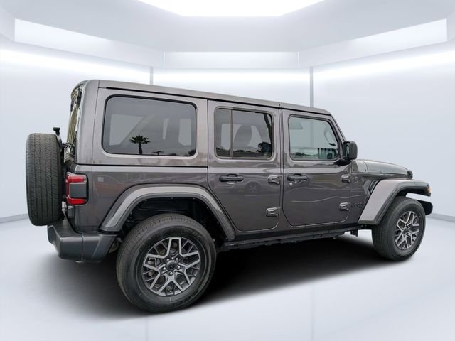 Used 2025 Gray Jeep Sahara image 3