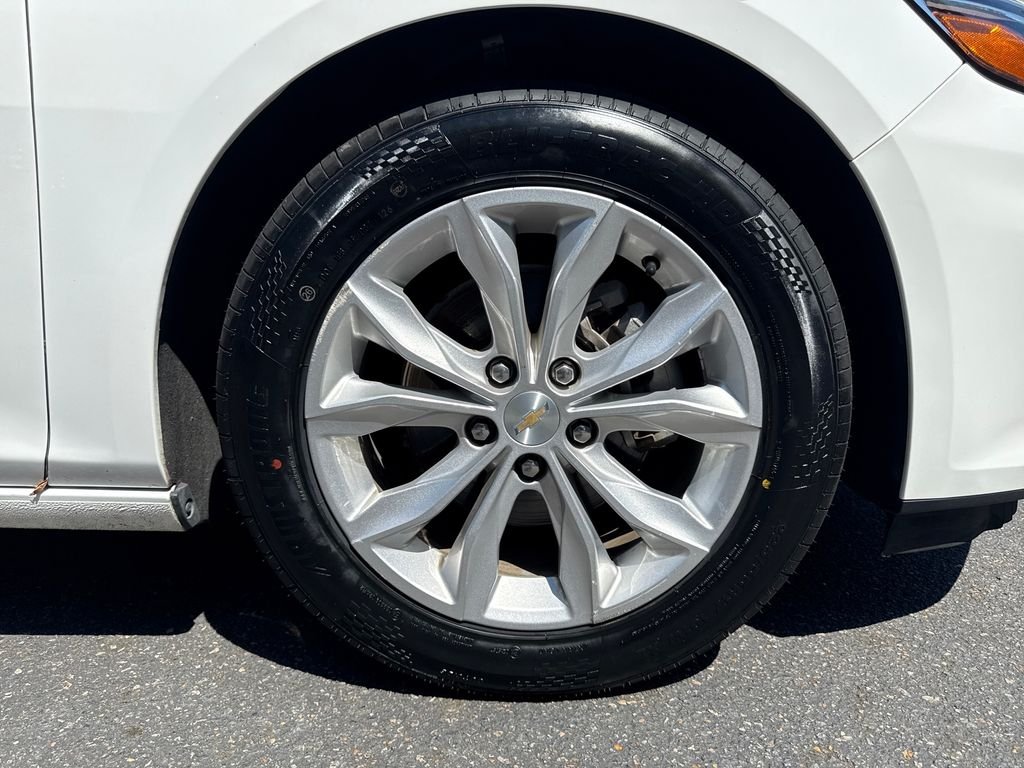 Used 2024 White Chevrolet LT image 11
