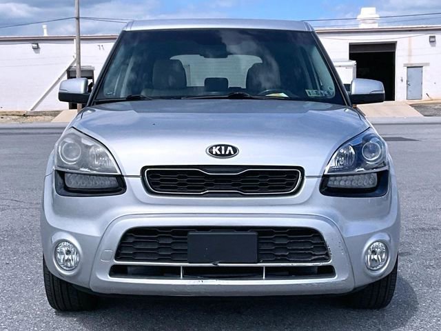 Used 2013 Bright Silver Met Kia ! image 4