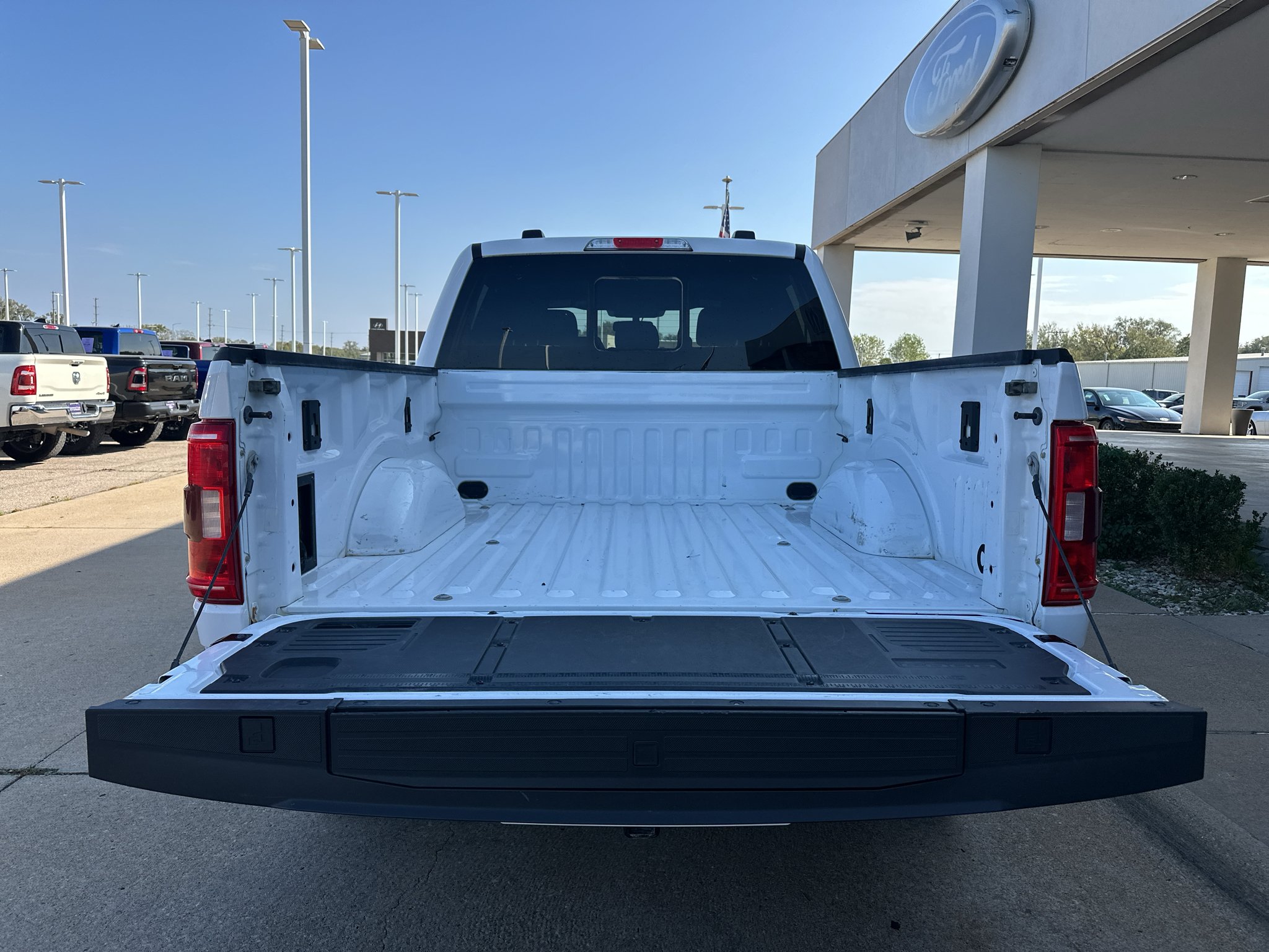 Used 2023 Oxford White Ford XLT image 7