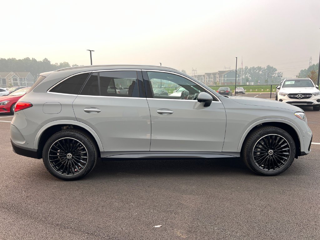New 2026 MANUFAKTUR Alpine Grey Mercedes-Benz GLC 300 image 9