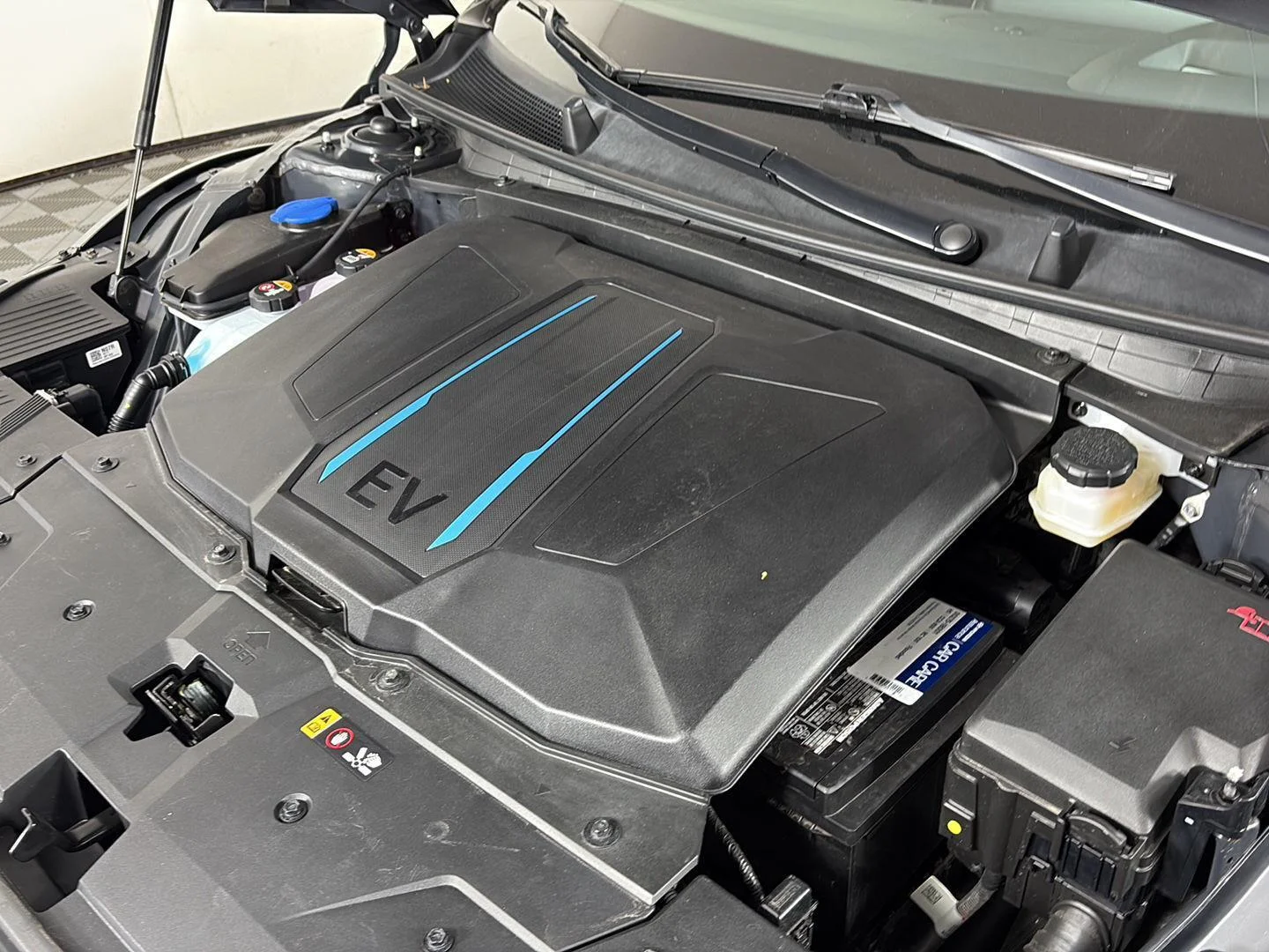 Used 2024 Abyss Black Hyundai Limited image 11