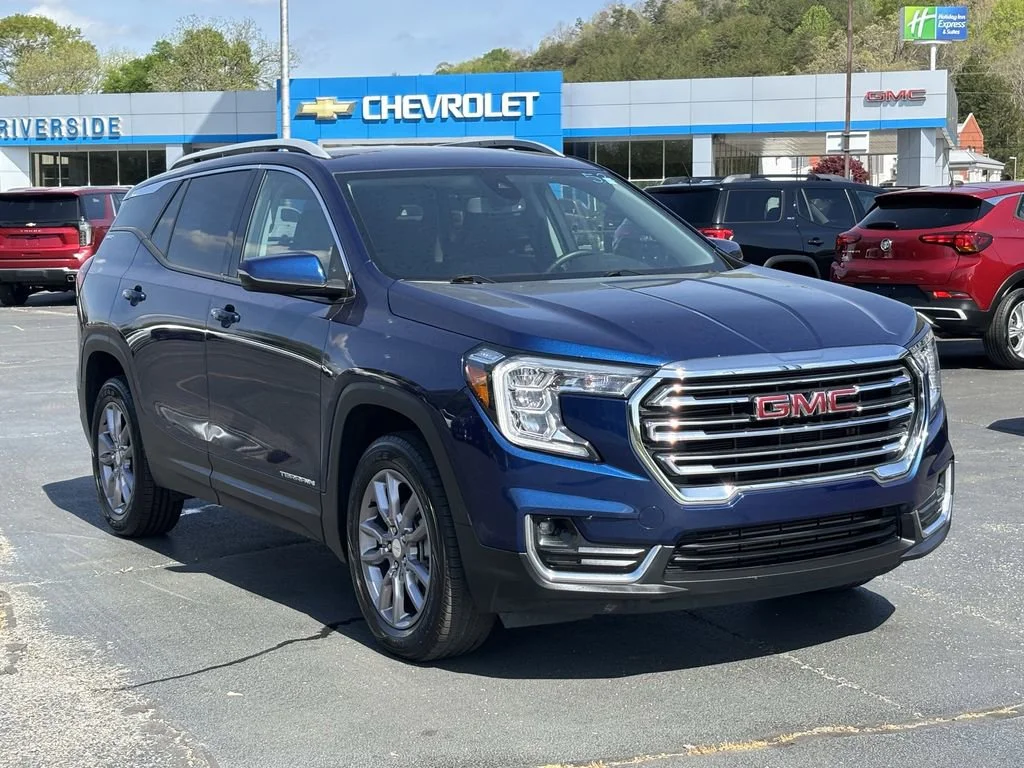 Used 2023 Marine Metallic GMC SLT image 4