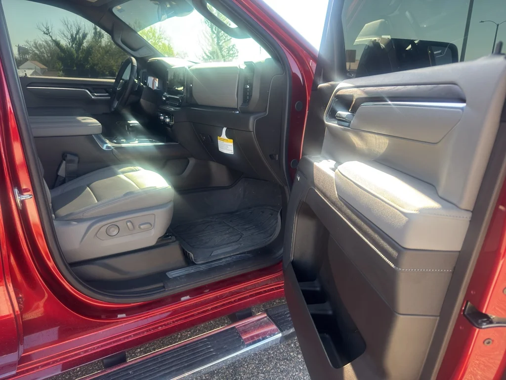 Used 2025 Volcanic Red Tintcoat GMC SLT image 17