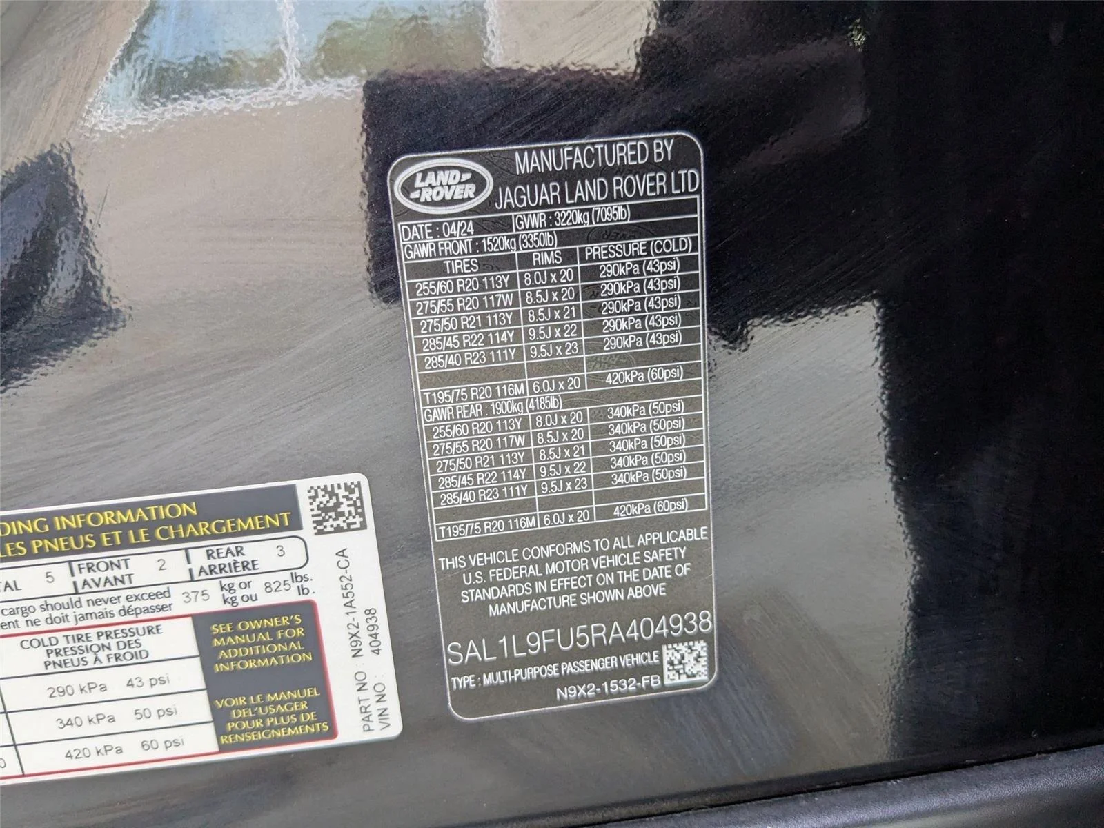 Used 2024  Land Rover Dynamic SE image 37