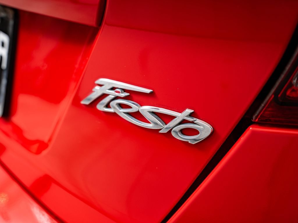 Used 2015 Race Red Ford SE image 15