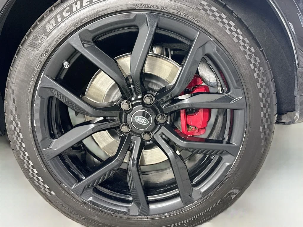Used 2021  Land Rover SVR image 32