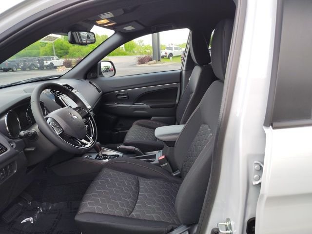New 2025 White Mitsubishi 2.0 SE image 13