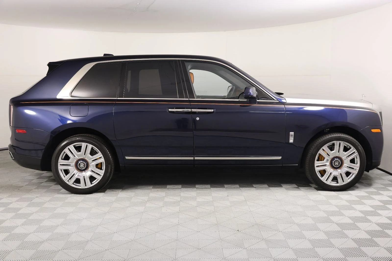 Certified Used 2022 Midnight Rolls-Royce  image 8
