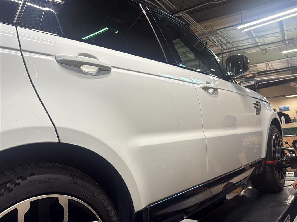 Used 2019 Fuji White Land Rover HSE image 7