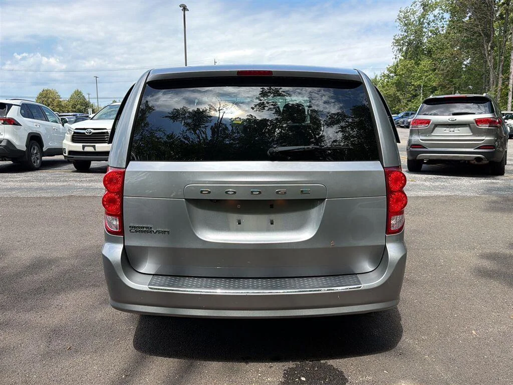 Used 2017 Billet Clearcoat Dodge SE image 9