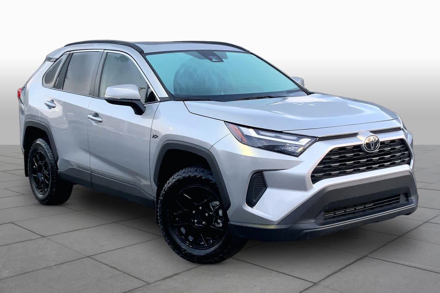 Used 2025 Silver Sky Metallic Toyota XLE image 3