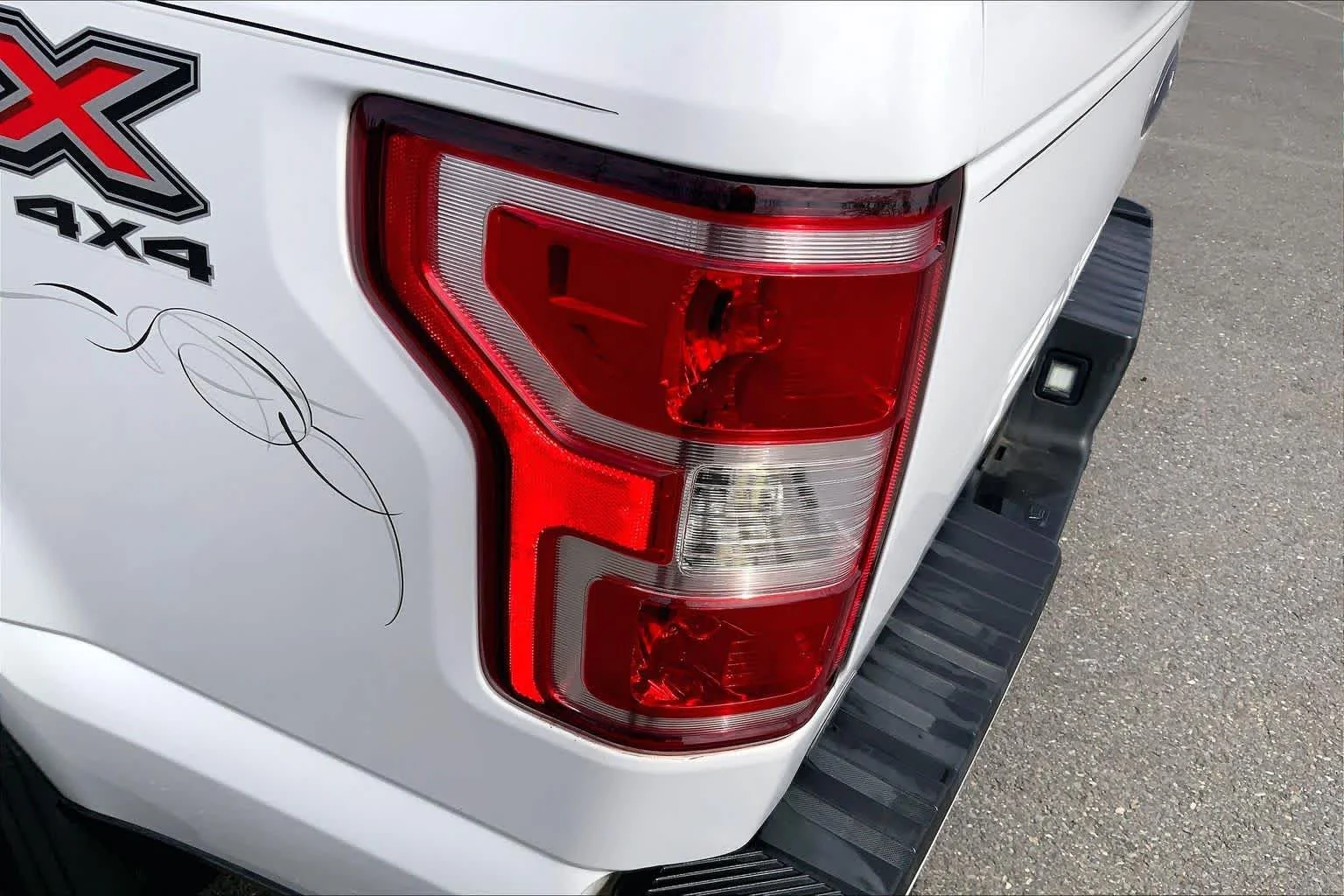 Used 2018 Oxford White Ford XL image 28