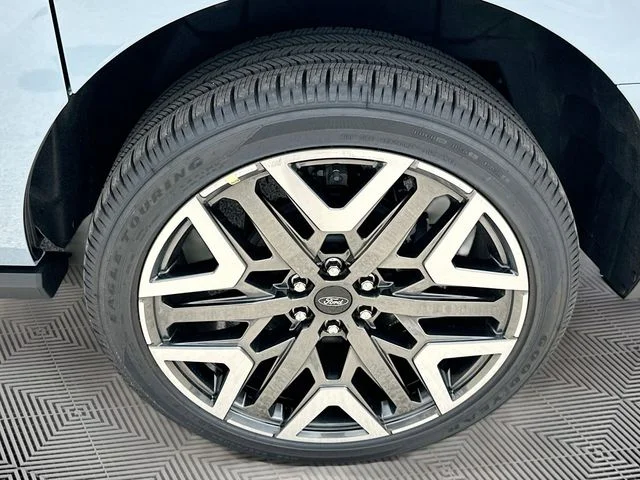 New 2026 Gray Metallic Ford Platinum image 20