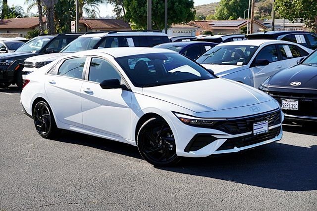 Used 2026 White Hyundai SEL Sport image 2