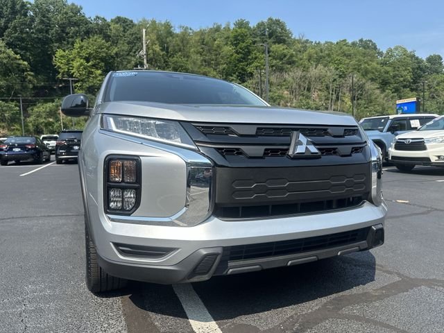 Used 2023  Mitsubishi 2.0 LE image 11