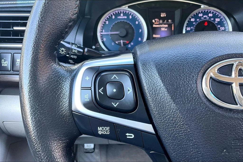 Used 2016 Black Toyota XLE image 18