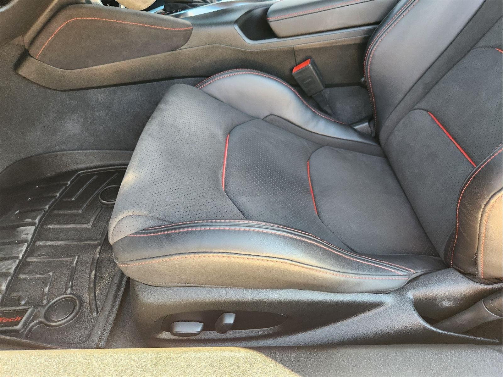 2024 Chevrolet Camaro photo 23 of 33