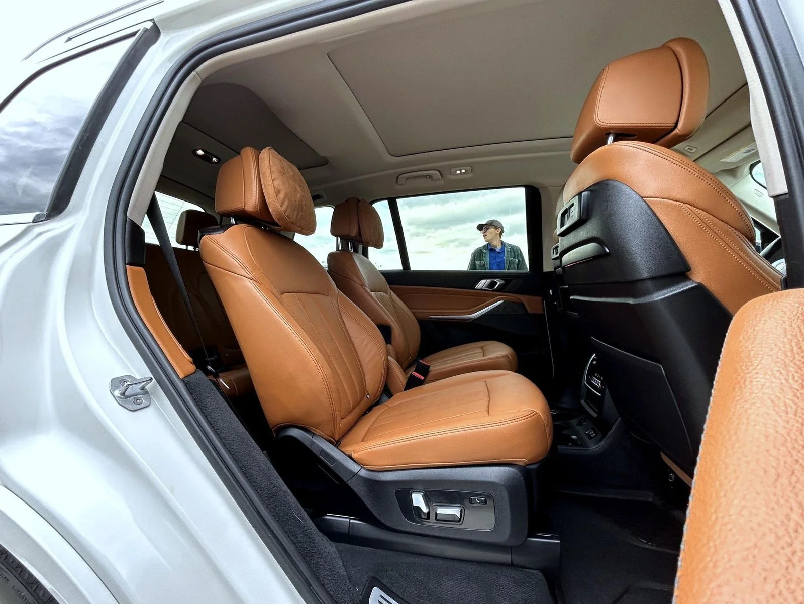 Used 2020 White BMW xDrive40i image 18