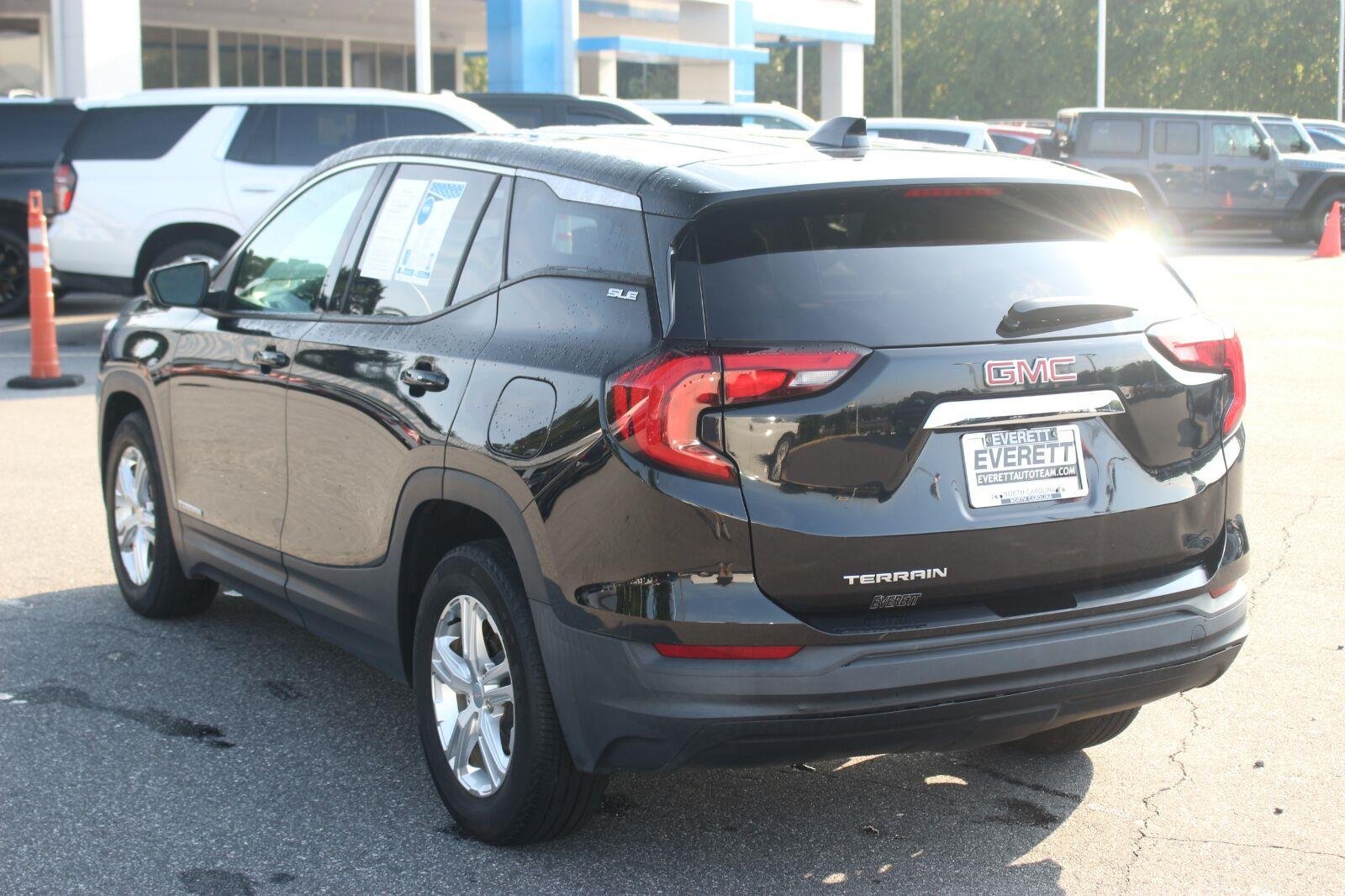 Used 2020 EBONY TWILIGHT METALLIC GMC SLE image 5