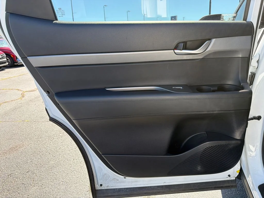 Used 2022 White Hyundai SE image 21