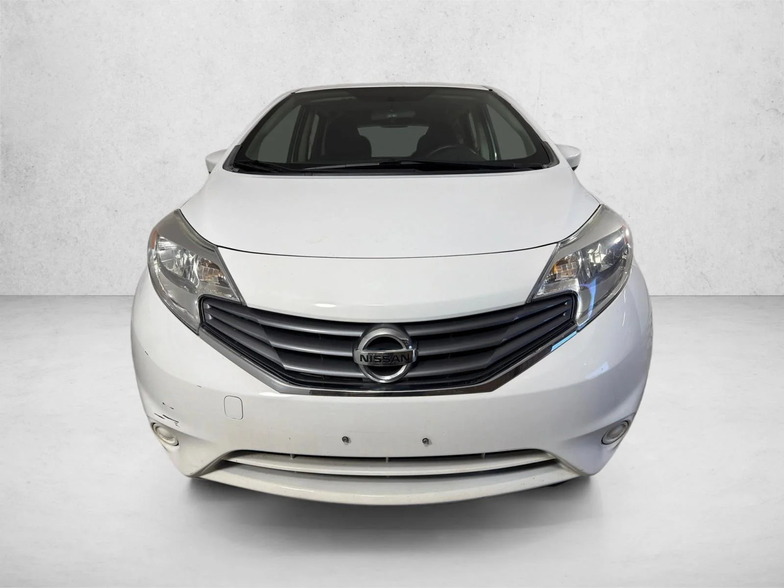 Used 2016 Whtie Nissan S image 8