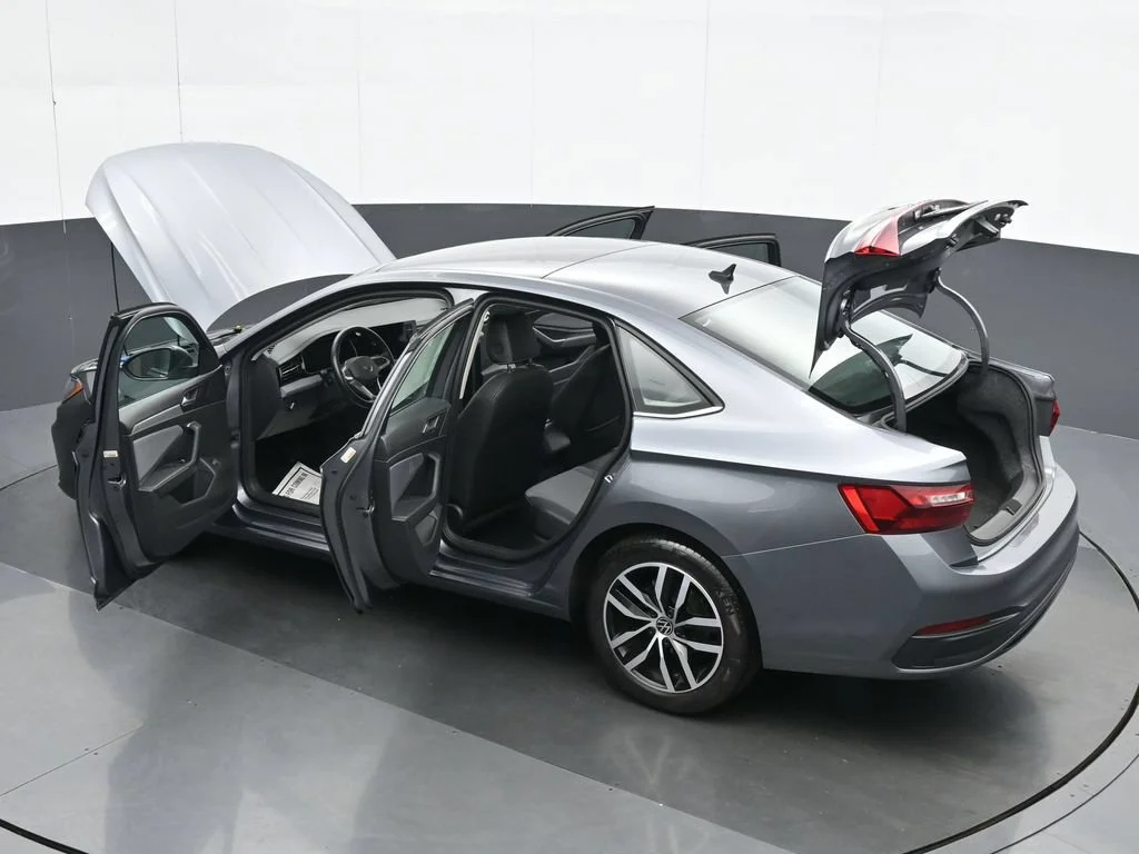 Used 2025 Gray Volkswagen 1.5T SE image 39
